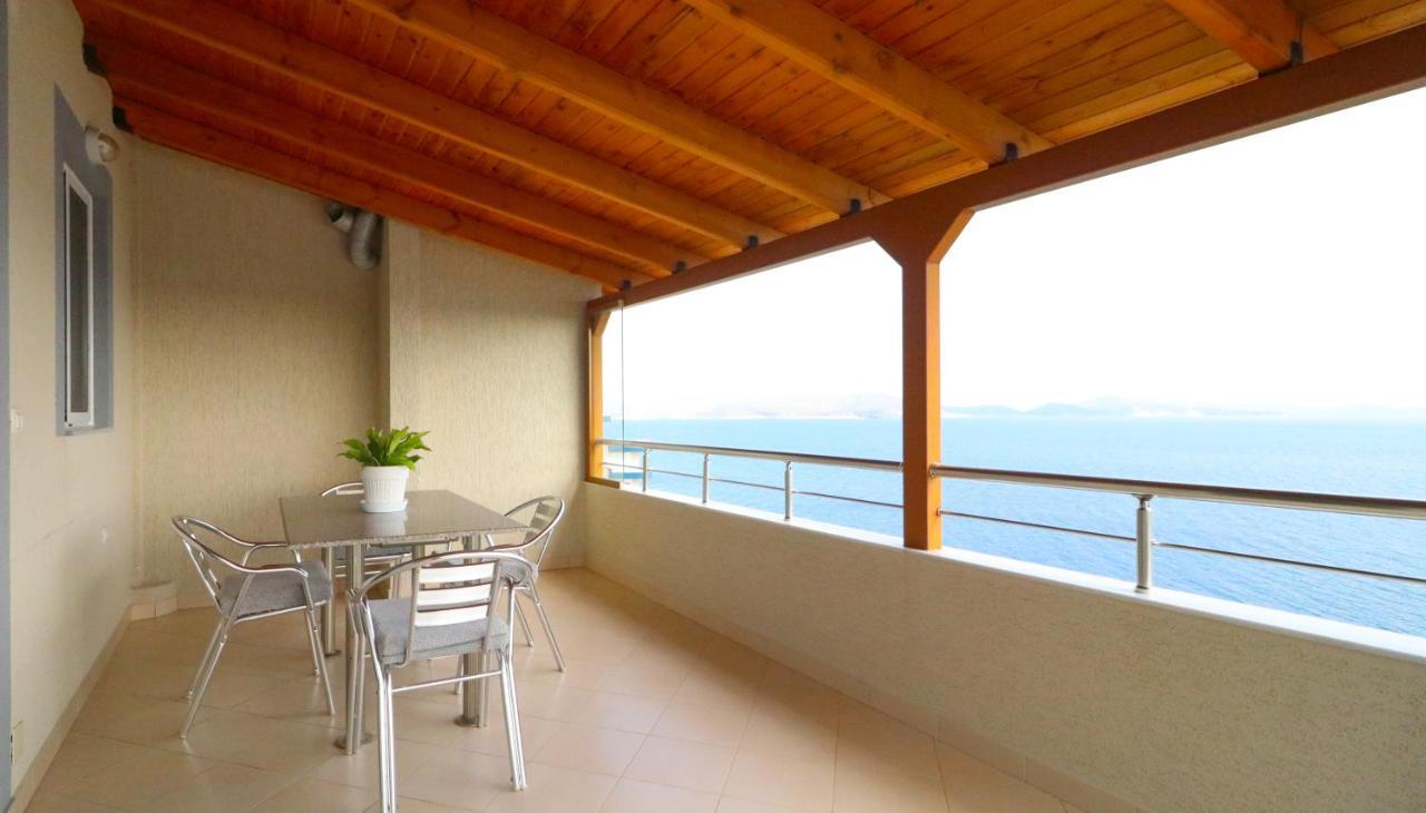 Apartments Vila Roboci Sarandë Eksteriør billede