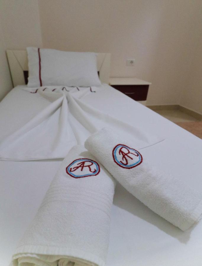 Apartments Vila Roboci Sarandë Eksteriør billede