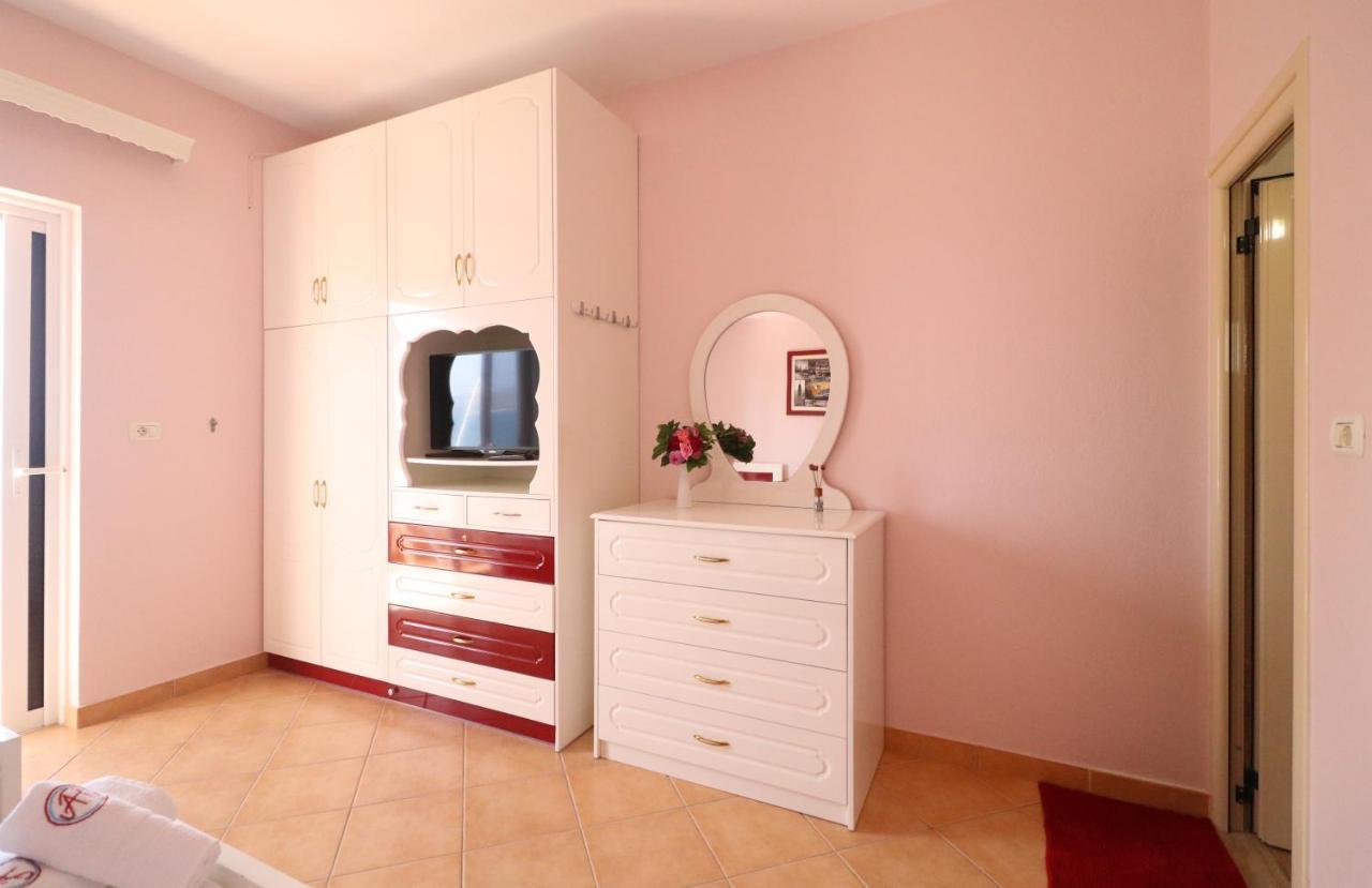 Apartments Vila Roboci Sarandë Eksteriør billede