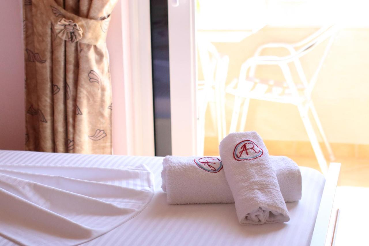 Apartments Vila Roboci Sarandë Eksteriør billede